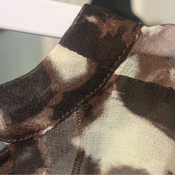 Chaser 100% silk open back leopard printed sheer blouse size small - Picture 6 of 6